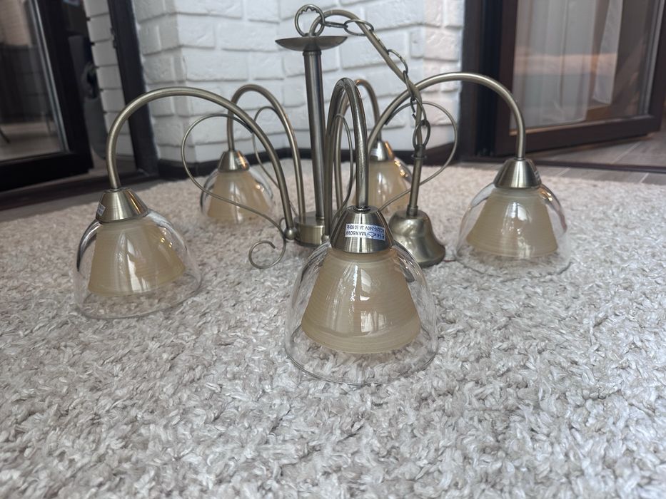 Продам лоюстру с лампочками