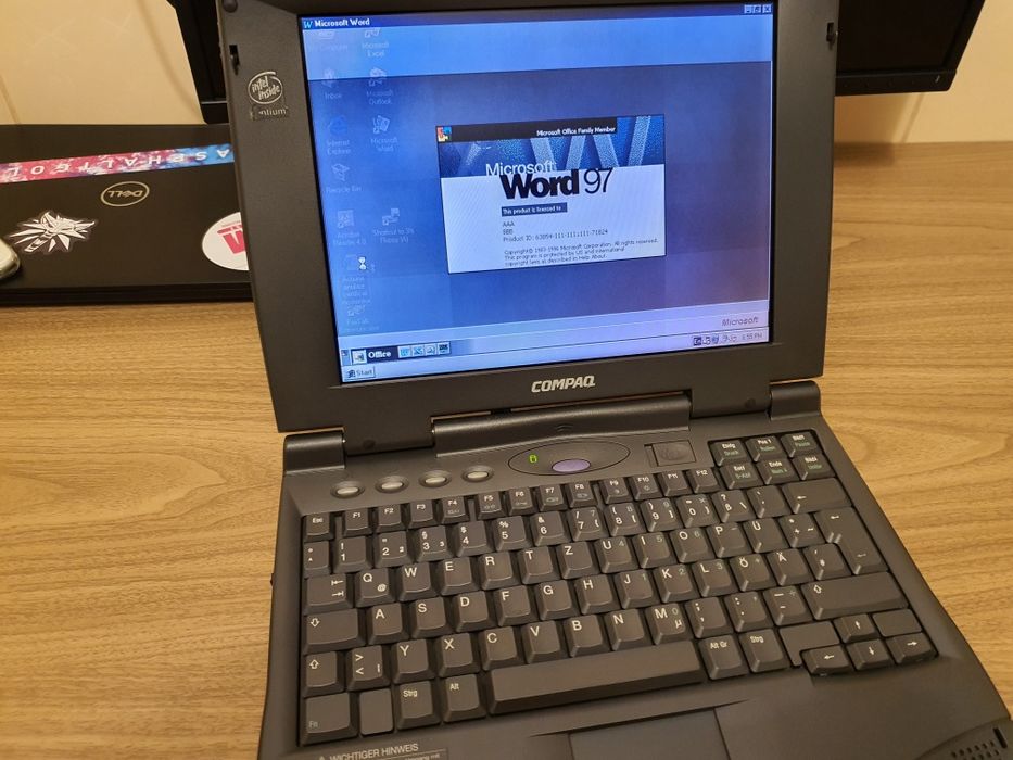 Laptop Compaq Armada 1520D - din anul 1997, impecabil, functional.