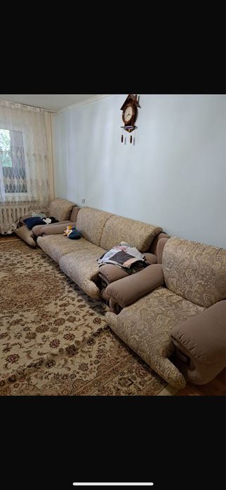 Диван с двумя креслами
