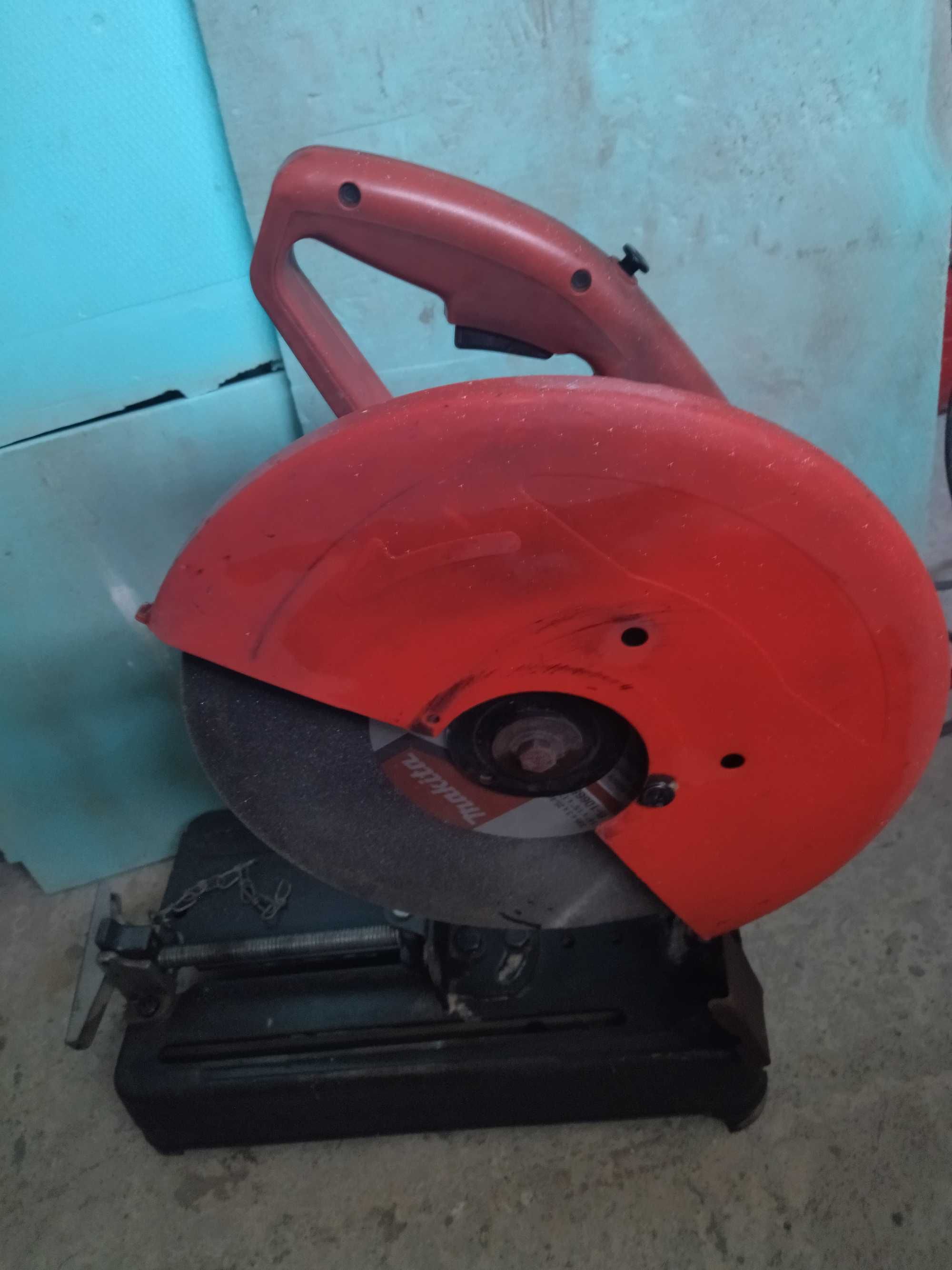 Отрезна машина MAKTEC MT240