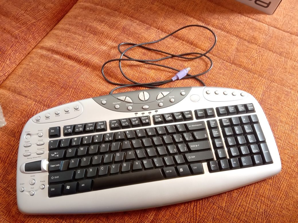 Tastatura aproape nouă