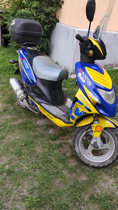 Vând scuter pornește la buton