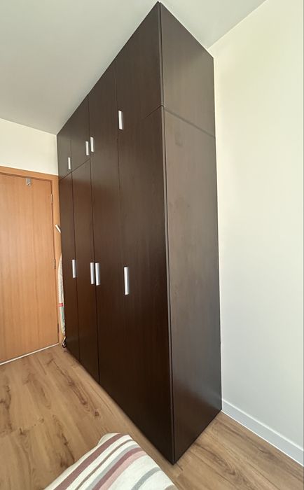 Гардероб с четири крила и надстройка