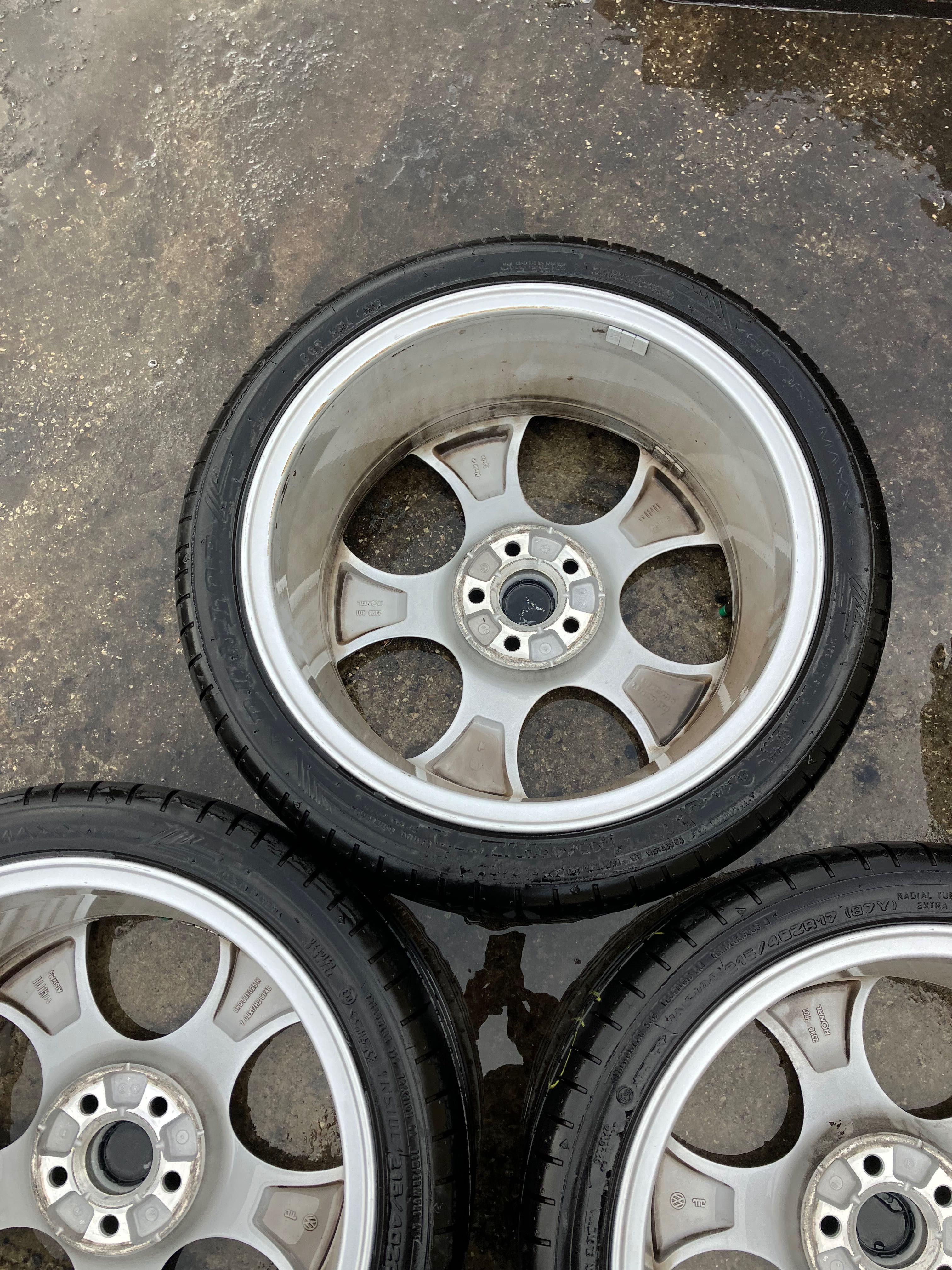 Продавам 4 бр Dunlop Sport Max 215/40/ZR17 с оригинални лети джанти