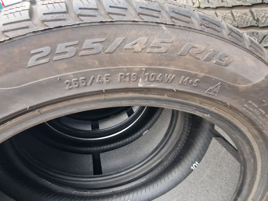 Anvelope 255/45R19 marca Pirelli, M+S, DOT 2023,6 mm