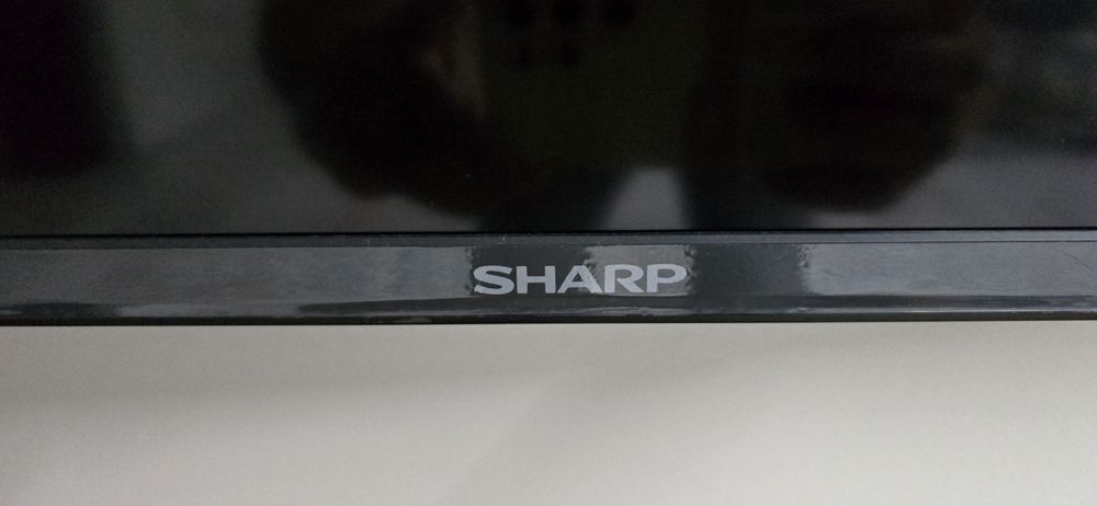 Vand Televizor LED Smart Sharp, 153 cm ,60",4K Ultra HD(lumina defect)