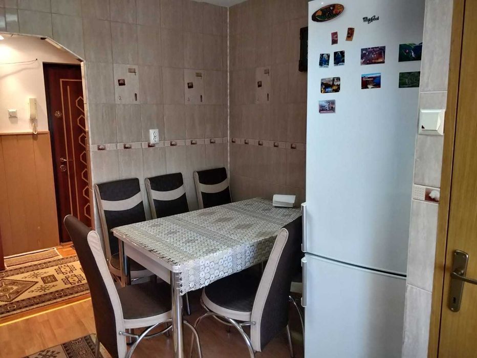Vând apartament cu 2 camere în centru.(Pensiunea Iris)
