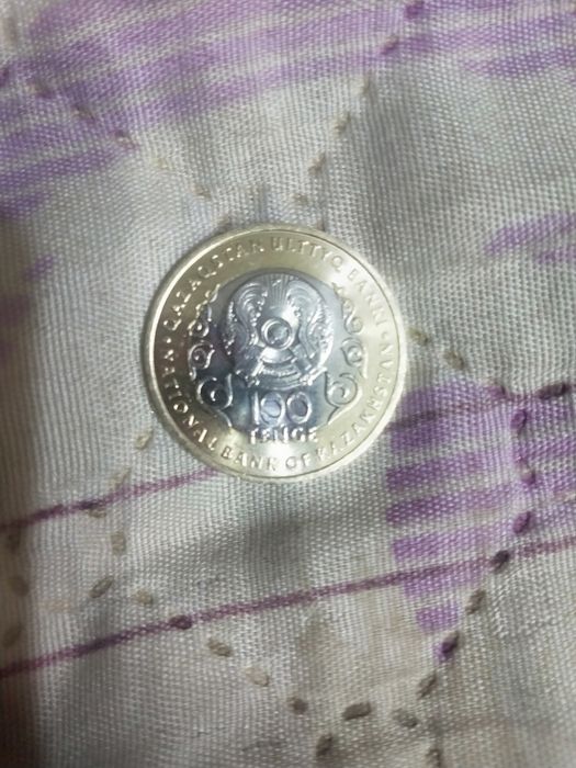 Продам монетку 100