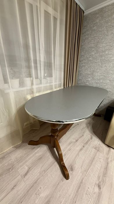 Стол в гостинную