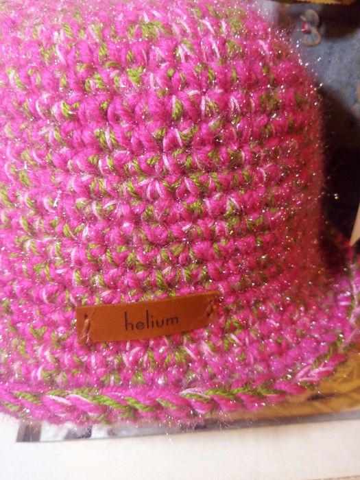 Ръчно плетена шапка.