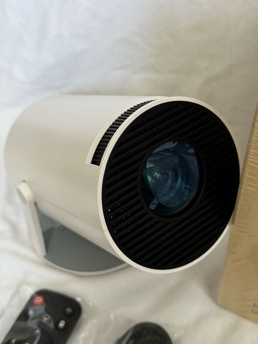 Videoproiector Portabil Suporta 4K 1080p,nou!