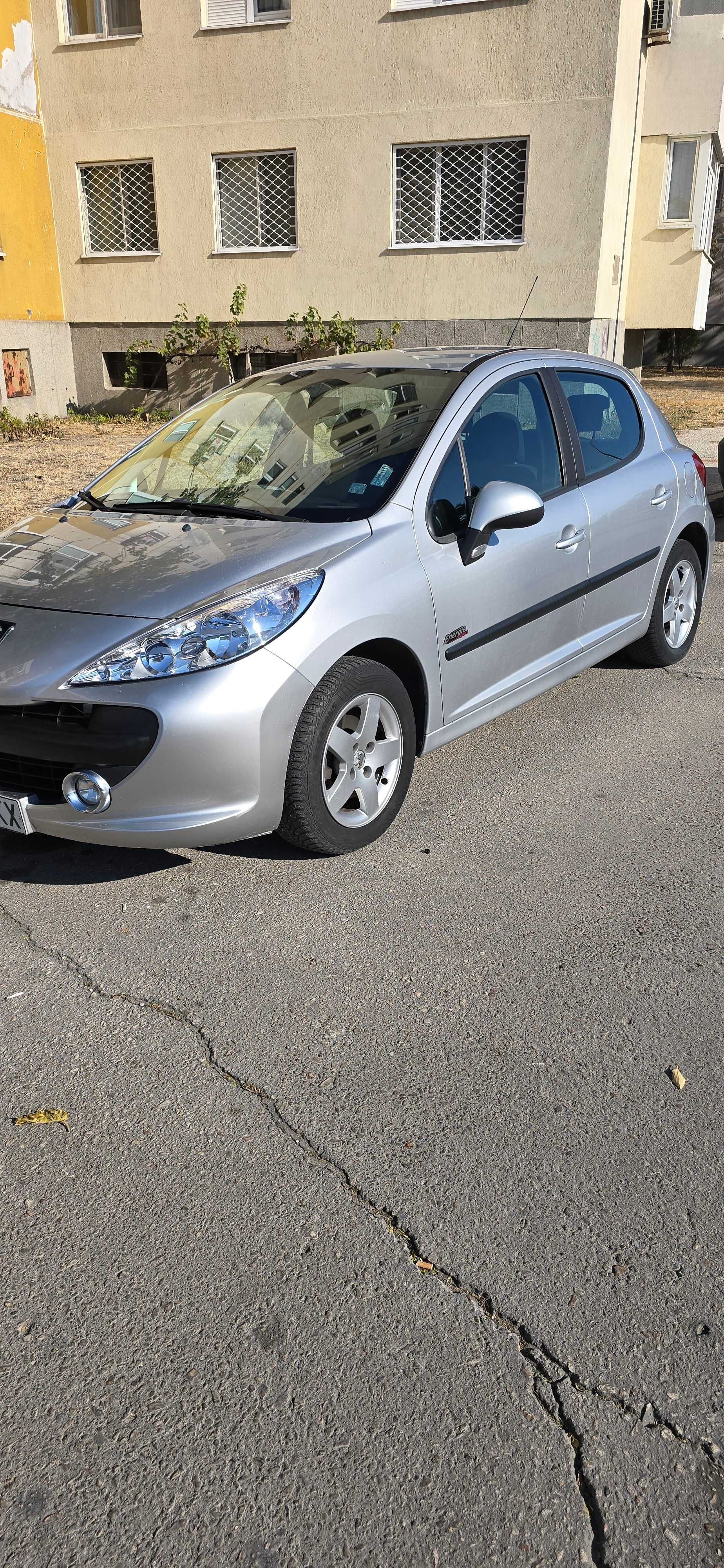 Peugeot 207 1,4 75к.с. 2009 много добро състояние