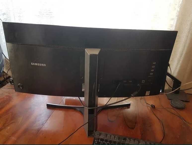 Monitor curbat Samsung S34E790C rezolutie 3440x1440 panel VA difuzoare