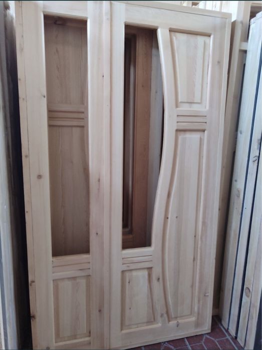 yog'och eshik va romlar