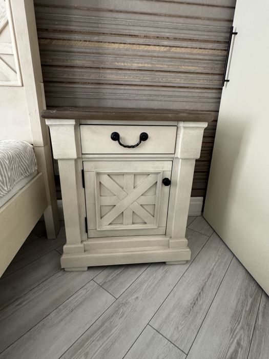 Продам Кровать и 2 тумбы