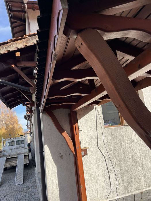 Дървена порта с покрив ръчна изработка