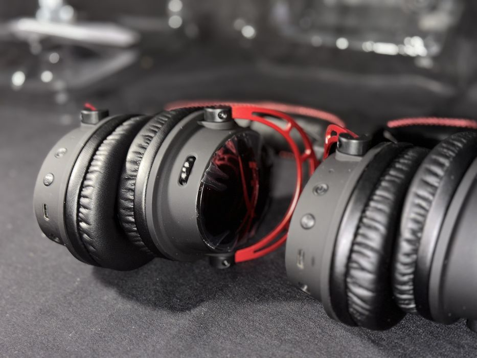 Hyperx Alpha Wireless black red