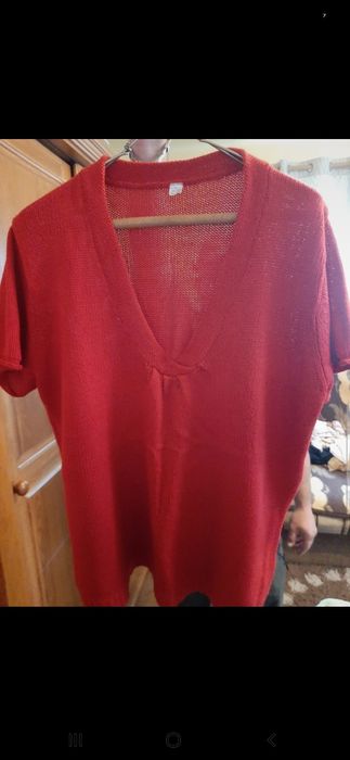 Vind bluză de culoare rosu  mărime 48/50