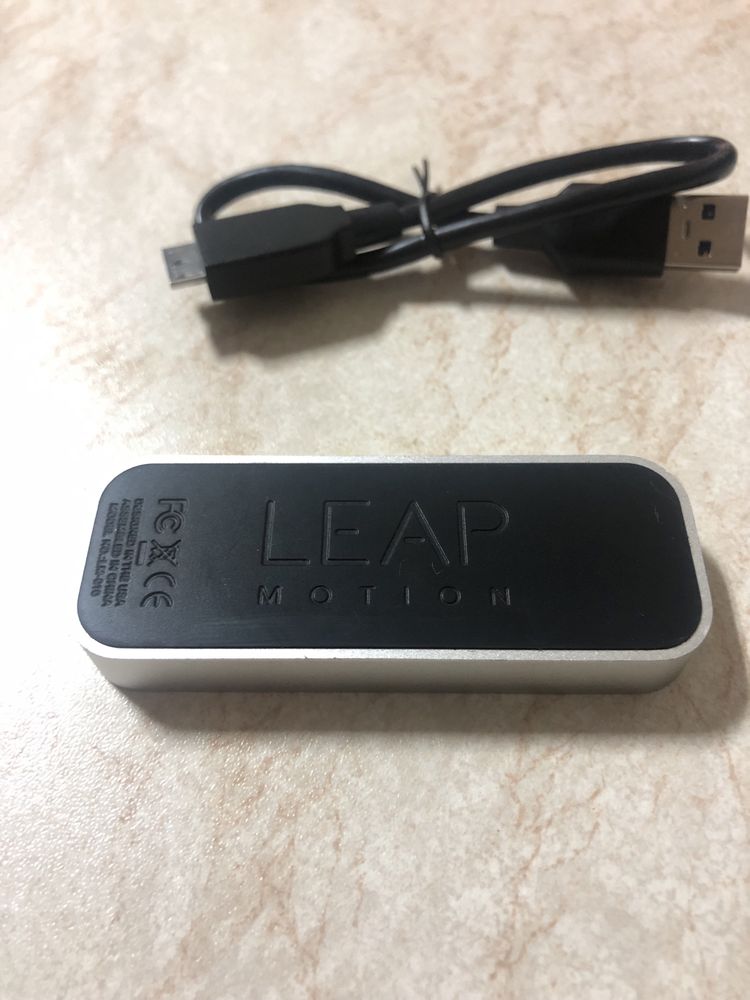 Leap motion controller Ultraleap- comenzi prin gesturi ale mainii