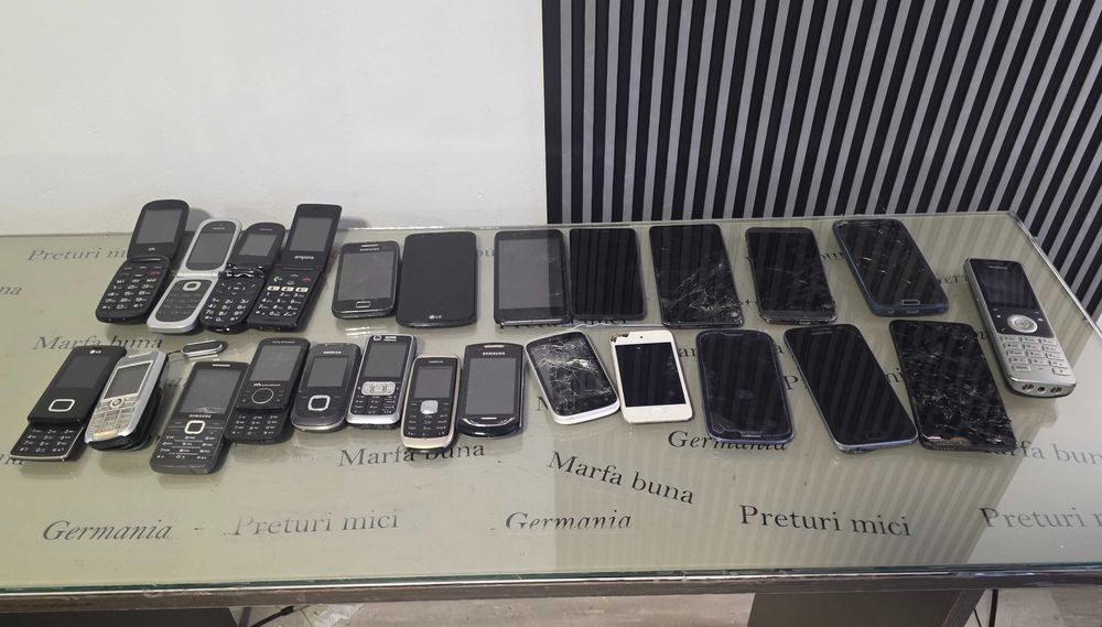 Lot format din 25 telefoane diverse , funtionale