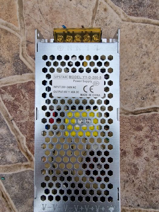 Surse pentru reclame luminoase 5V-40A la super preț.