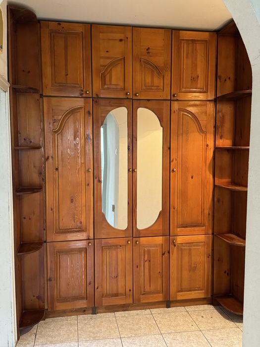 Гардероб дължина 200 см височина 250 см в отлично състояние дървен