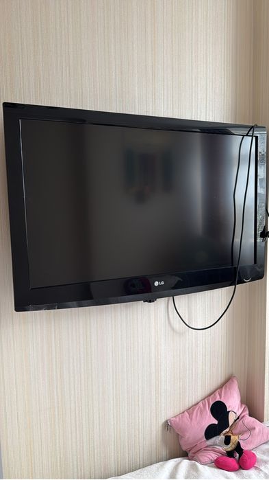 Рабочий большой телевизор LG