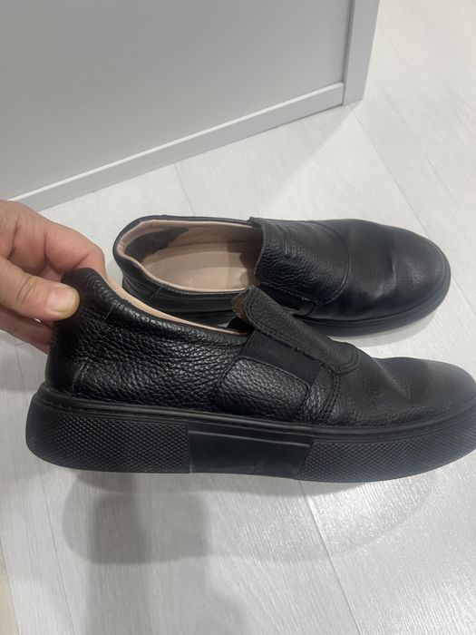 Продам ботинки школьные, черные