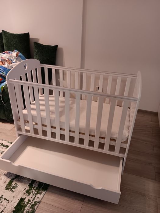 Pat bebelusi multifuncțional din lemn de pin