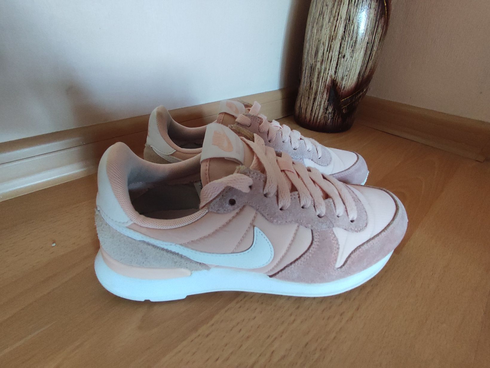 Маратонки nike uk 4 eur 37.5