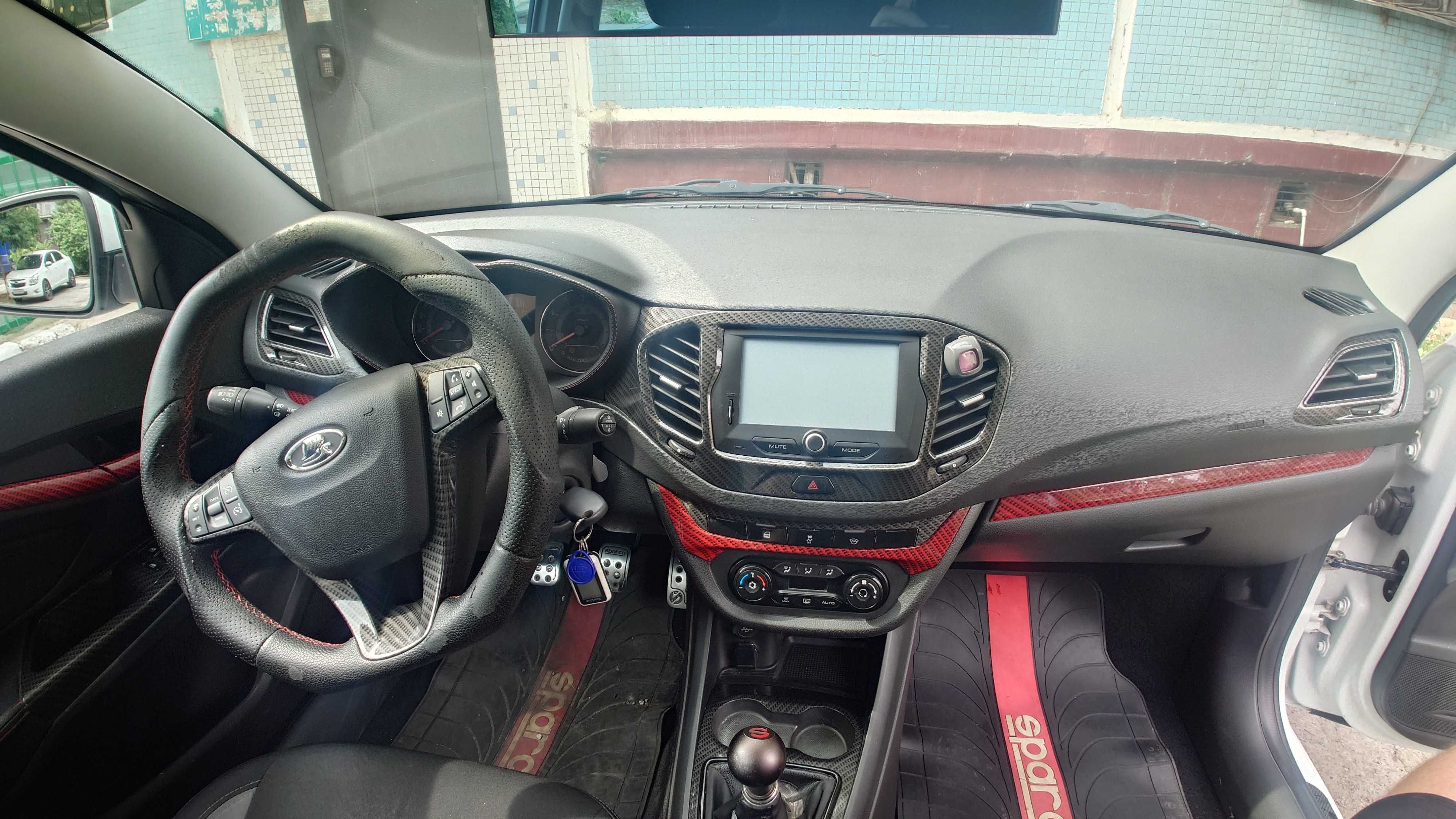 Lada Vesta 1.8 механика 2019г