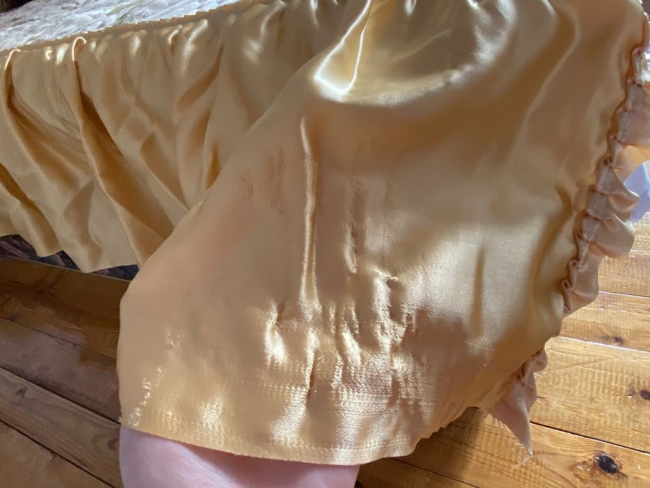 Винтидж бежово покривало за легло с воали и 3 декоративни възглавнички