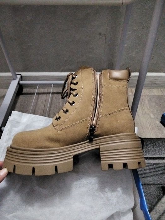 Продам зимние сапоги женские