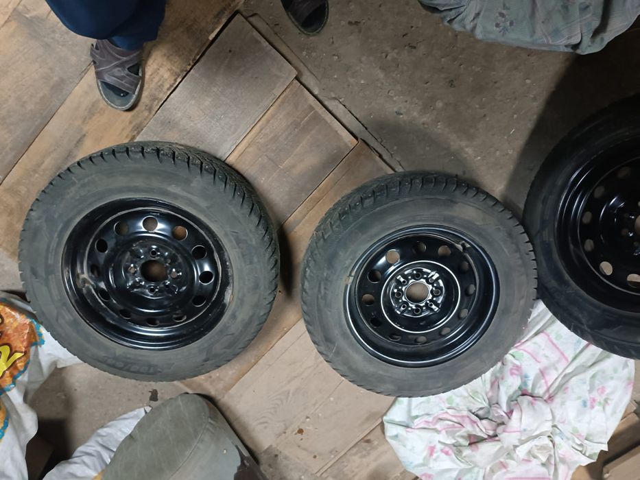 Продам зимние шины с диском r14