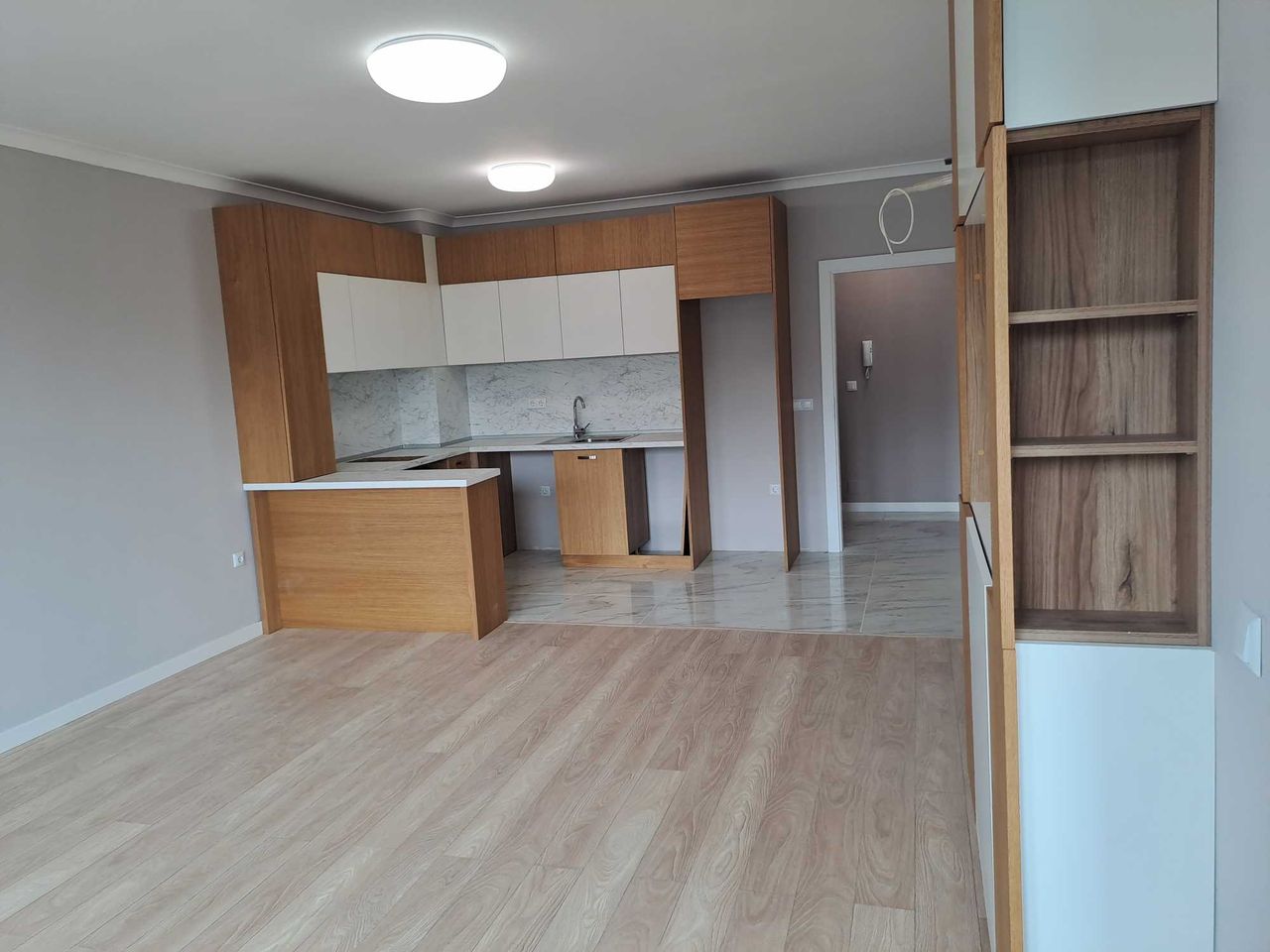 Продава се Тристаен апартамент в к.к. Св.Св. Константин и Елена - 115 кв.м за 2160 €/кв.м - Снимка #8