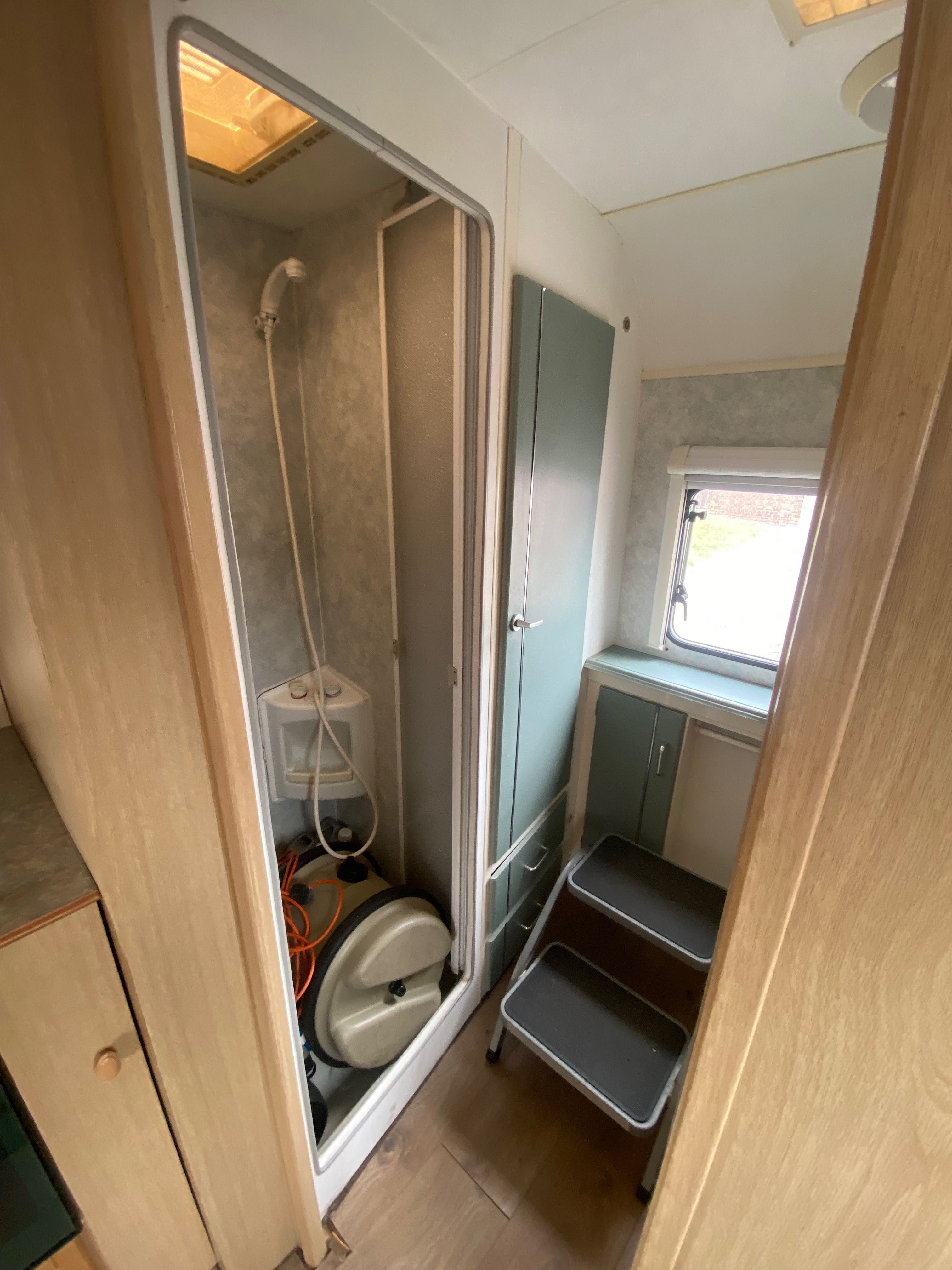 Каравана Sterling Voyager 2000 година
