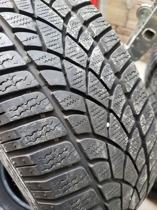 4 бр 205/60/16 Dunlop зимни гуми