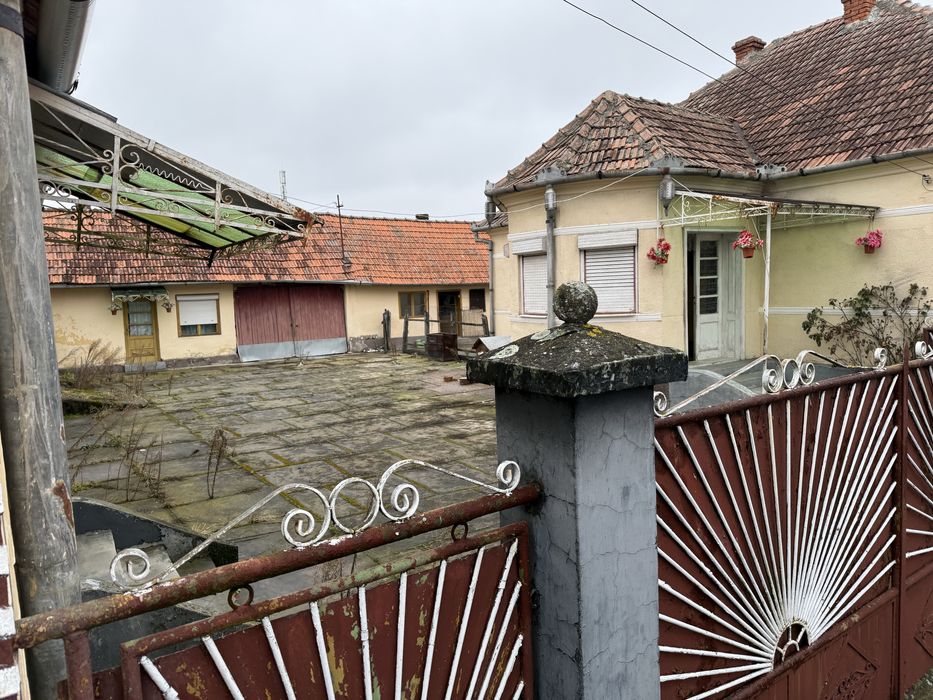 Vand Casa in satul Capalnas, comuna Birchis, judetul Arad