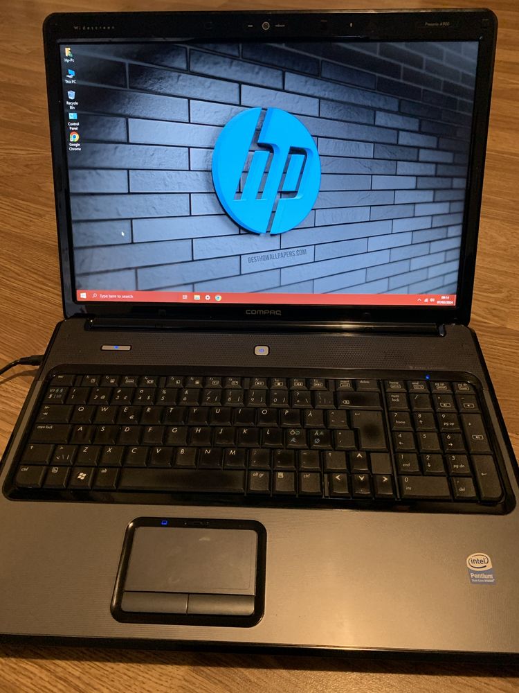 Laptop Hp Compaq display mare 17,3 perfect functional cu incarcator