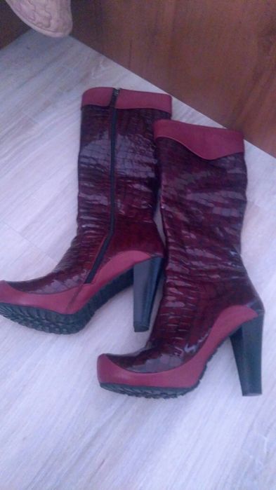 Елегантни ботуши от естественна кожа