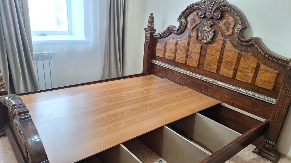 Спальная кровать