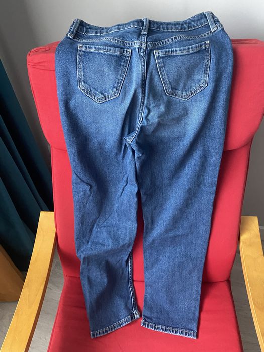 Vand blugi si pantaloni