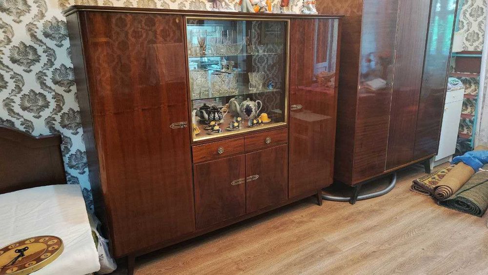 Хельга комплект - сервант и тумба, ГДР, в отличном состоянии