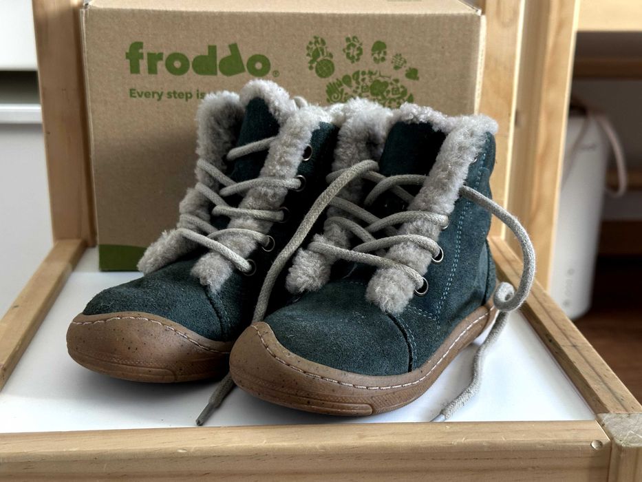 Зимни обувки Froddo естествен велур и вълна. Много запазени.