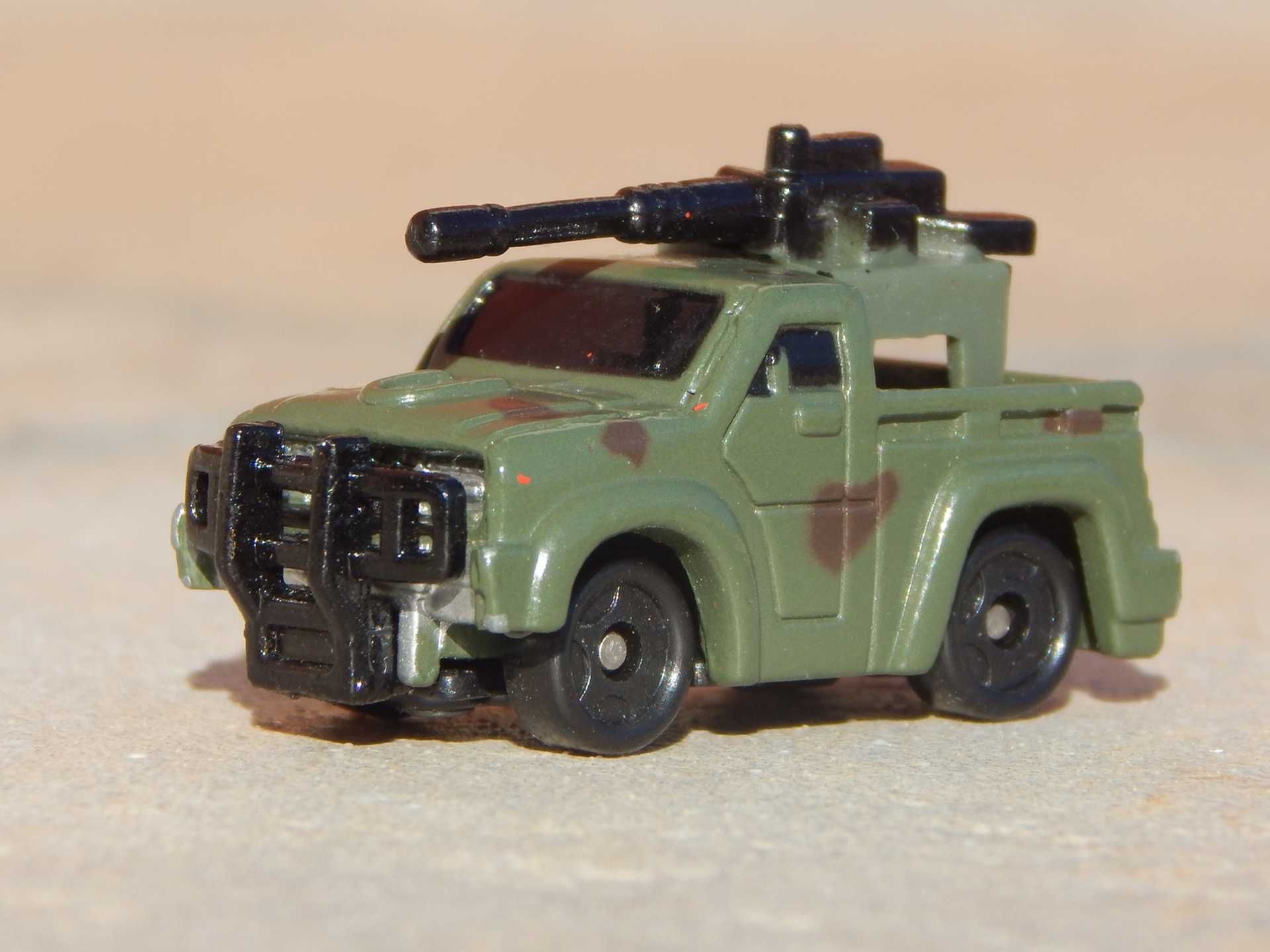 Macheta camioneta militara cu mitraliera sc 1:87 HO