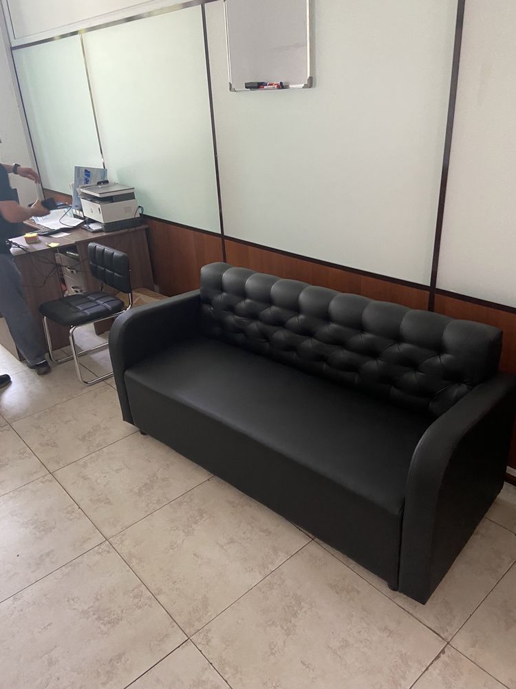 Офисный диван трехместный 1,8м