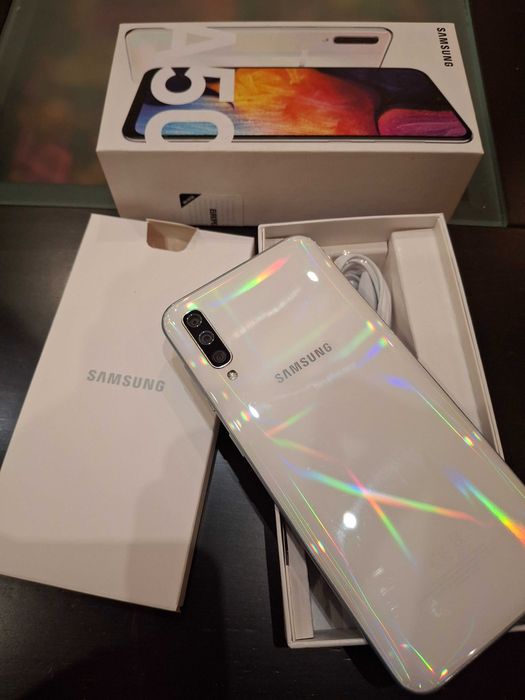 Samsung A50 , 128GB в оригинална кутия,документи и чисто нови слушалки
