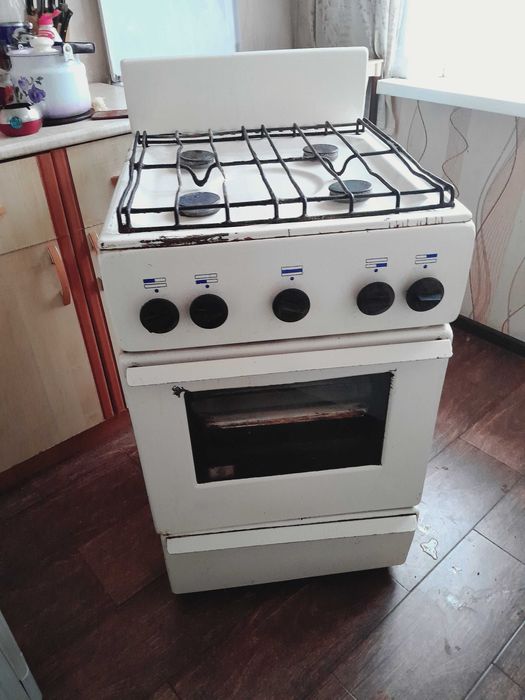 Газовая плита  б/у. Рзмер 0,5×0,6. Рабочая, в хорошем состоянии