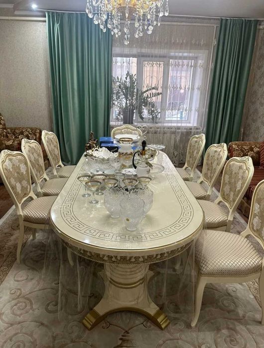 Продам стол со стульями б/у!!