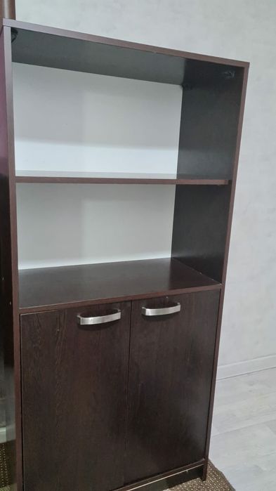 Шкаф книжный. Офисный.